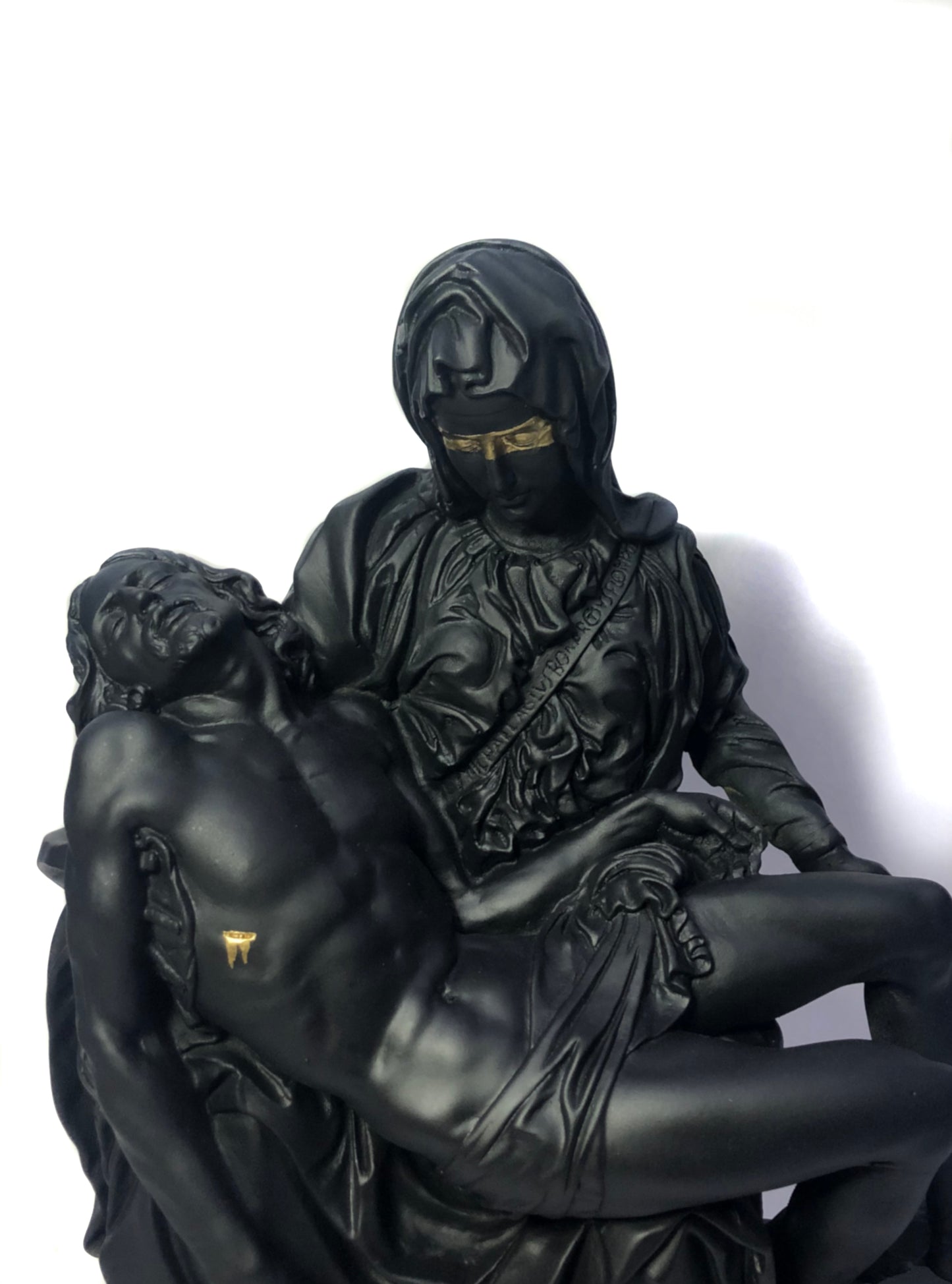 LA_PIETA_STATUE_JESUS_MARY_GOLD_ART_FACE