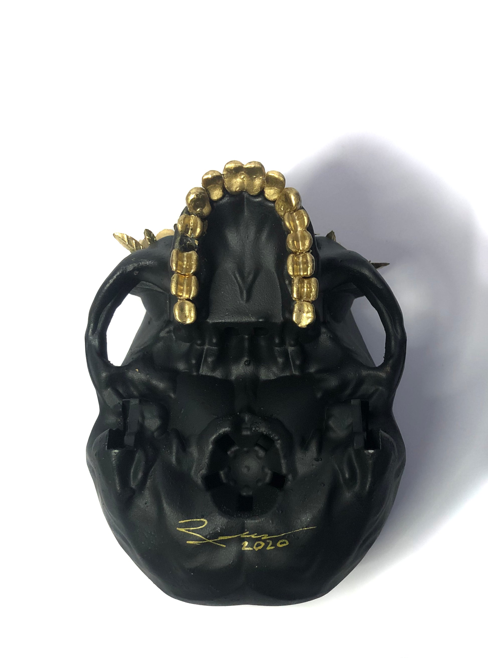 SKULL_INCENSE_BURNER_BLACK_GOLD_ARTWORK_FACE