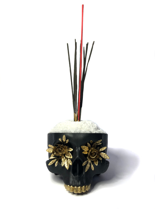 SKULL_INCENSE_BURNER_BLACK_GOLD_ARTWORK_FACE
