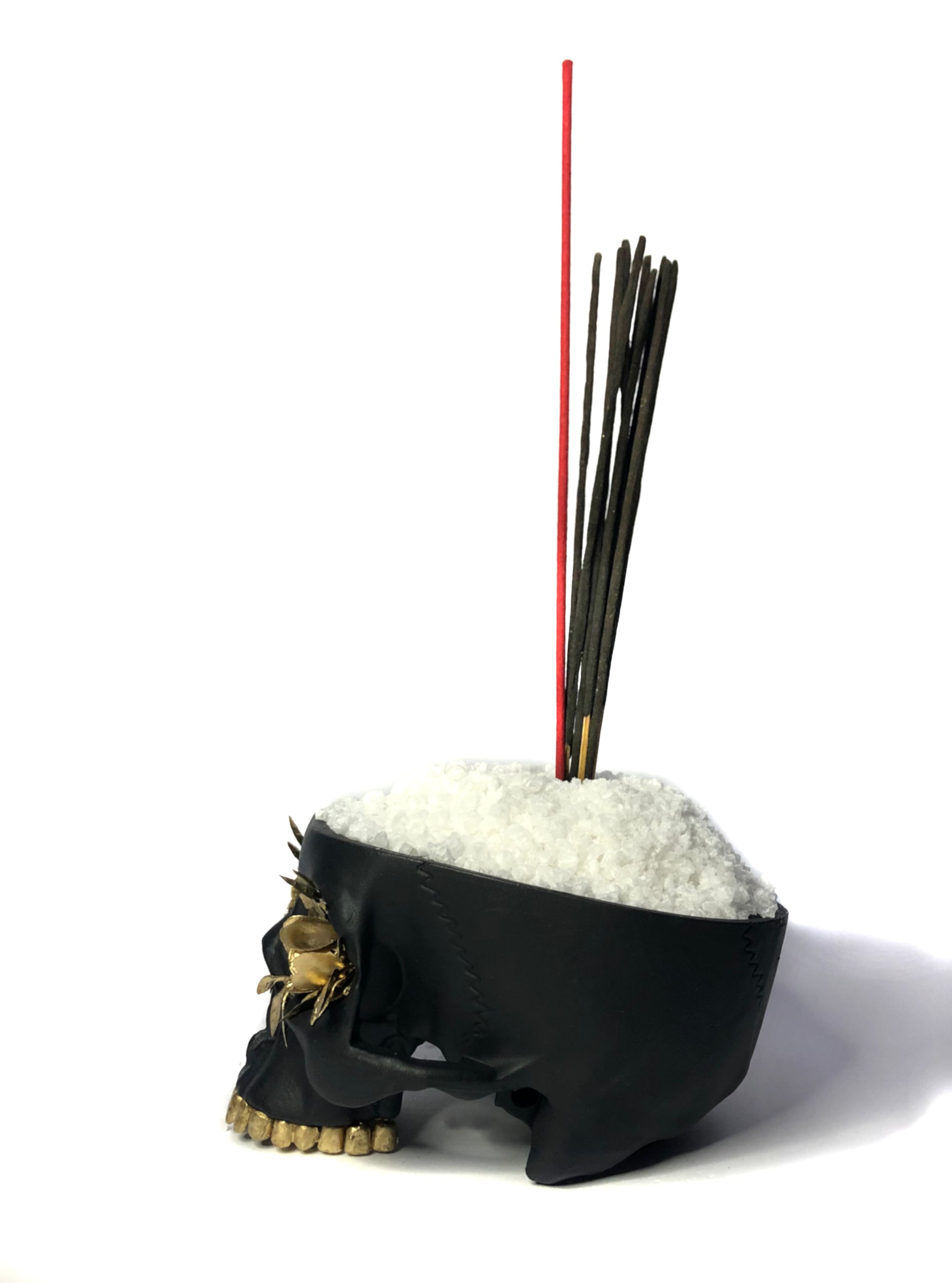 SKULL_INCENSE_BURNER_BLACK_GOLD_ARTWORK_FACE