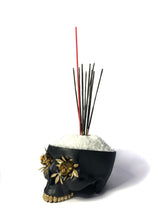 Load image into Gallery viewer, SKULL_INCENSE_BURNER_BLACK_GOLD_ARTWORK_FACE

